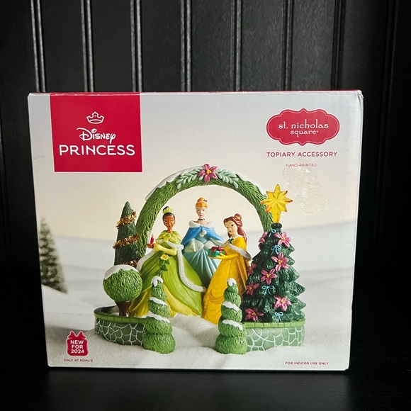 NEW Disney Princesses Topiary Village Accessory Table Decor St. Nicholas Square - Picture 6 of 6